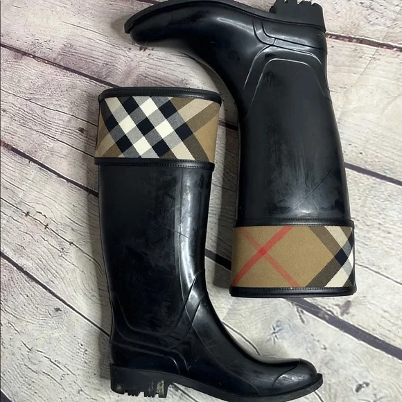 Burberry Crosshill Tall Rain Boots – House Check Plaid - Picture 8 of 16